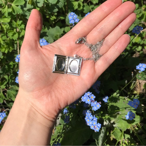 Antique Victorian style book locket 🧚♂️ - Picture 5 of 5